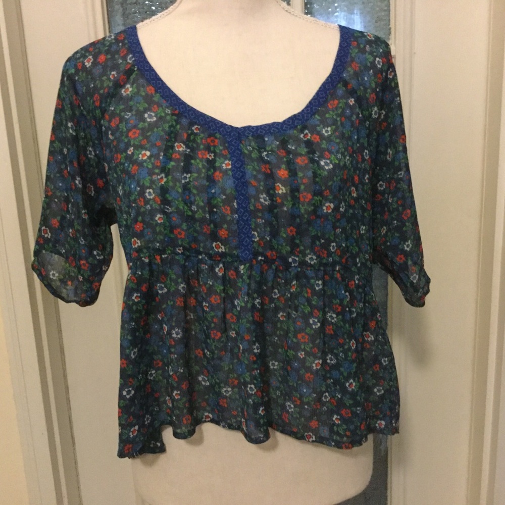 Hollister floral print crop top size small